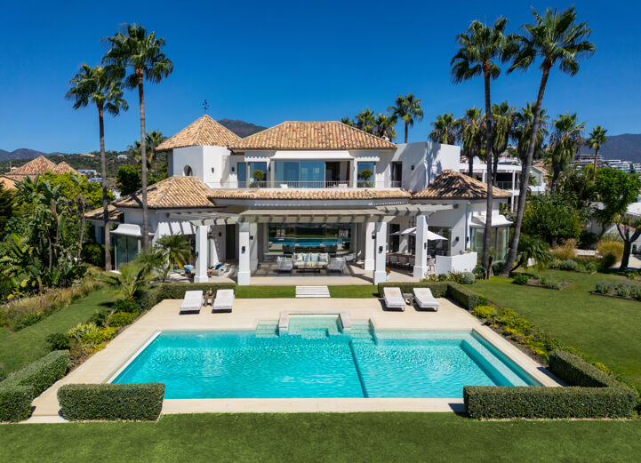 Luxury Villa For Sale In Monte Halcones