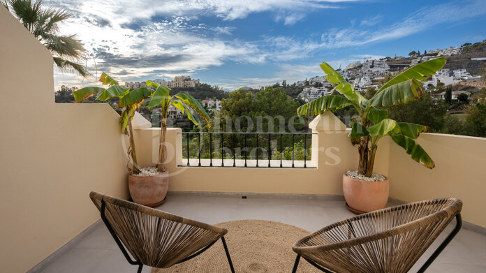 Townhouse La Quinta Hills - A beautiful townhouse in La Quinta with views of mountains, golf and sea