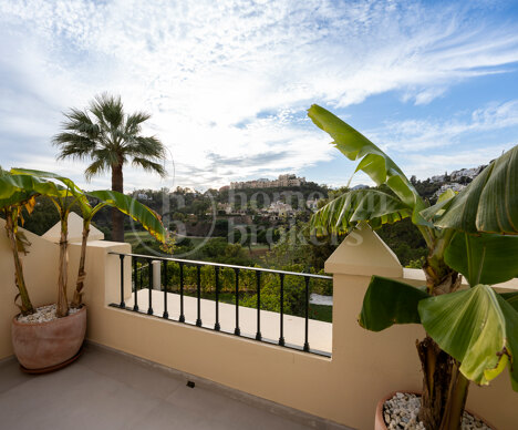 Townhouse La Quinta Hills - A beautiful townhouse in La Quinta with views of mountains, golf and sea