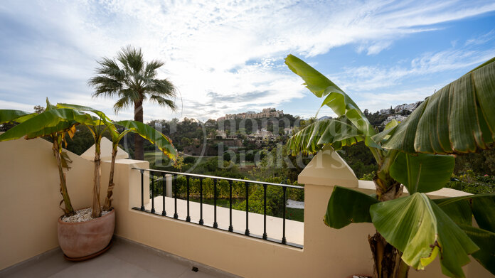 Townhouse La Quinta Hills - A beautiful townhouse in La Quinta with views of mountains, golf and sea