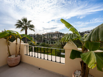 Townhouse La Quinta Hills - A beautiful townhouse in La Quinta with views of mountains, golf and sea