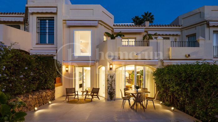 Townhouse La Quinta Hills - A beautiful townhouse in La Quinta with views of mountains, golf and sea