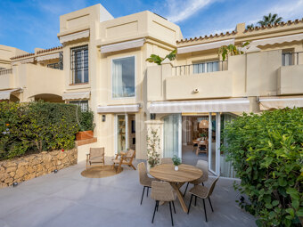 Townhouse La Quinta Hills - A beautiful townhouse in La Quinta with views of mountains, golf and sea