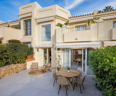 Townhouse La Quinta Hills - A beautiful townhouse in La Quinta with views of mountains, golf and sea