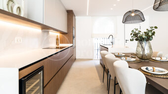 Refurbished duplex apartment with breathtaking sea views