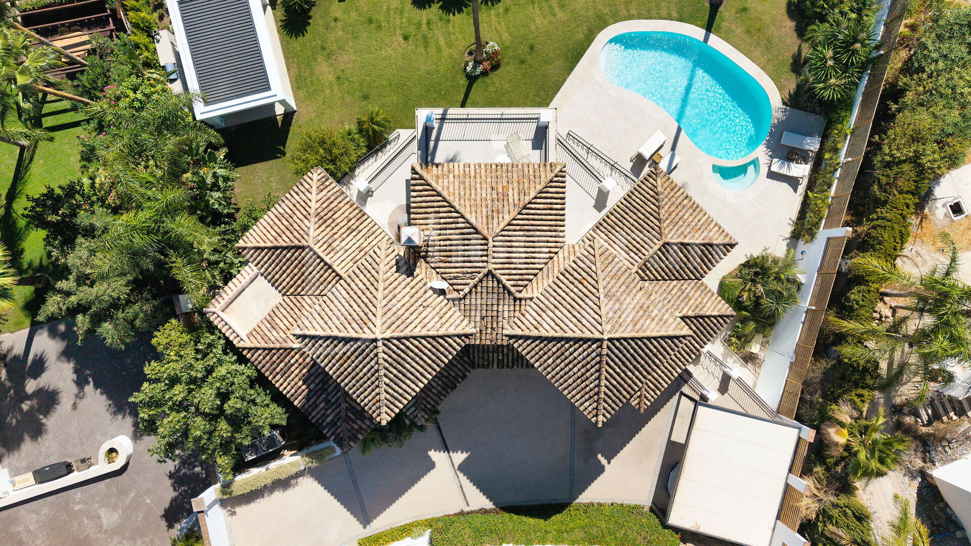 Villa Sophia – Fully Renovated Contemporary Villa in Los Arqueros, Benahavís