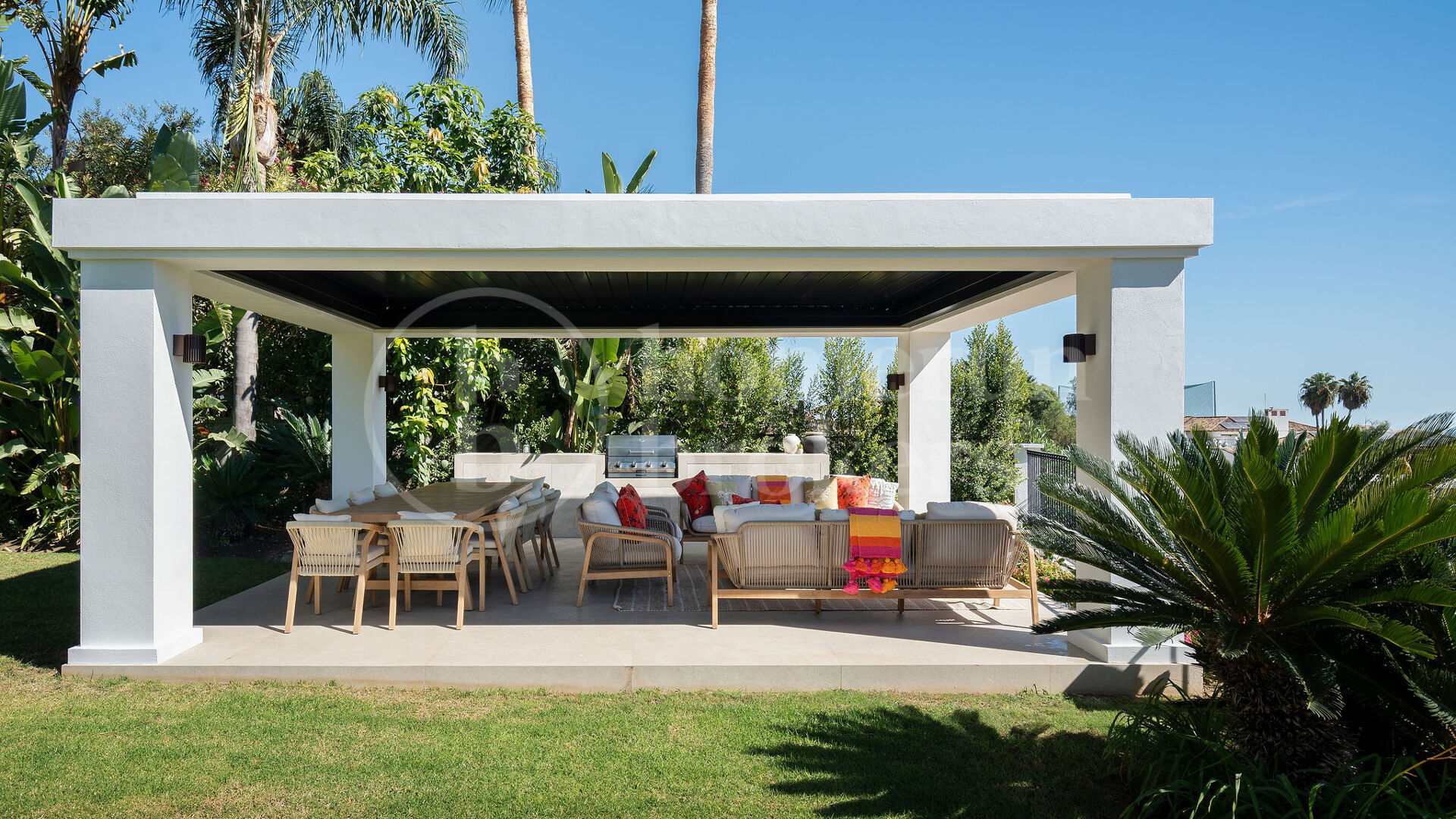 Villa Sophia – Fully Renovated Contemporary Villa in Los Arqueros, Benahavís