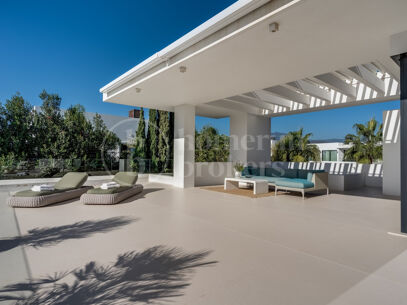 Villa Las Lomas - Contemporary Villa on Marbella Golden Mile