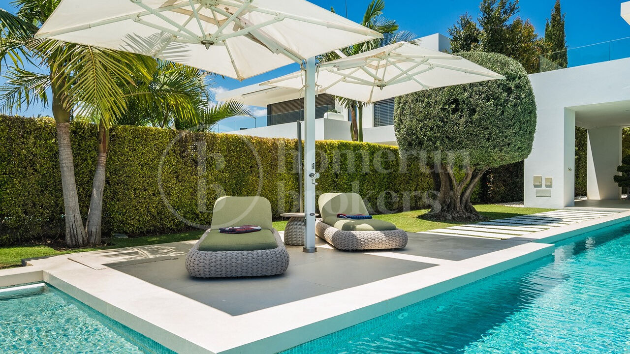 Villa Las Lomas - Contemporary Villa on Marbella Golden Mile