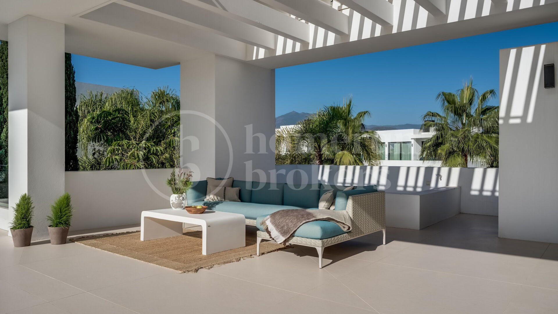 Villa Las Lomas - Contemporary Villa on Marbella Golden Mile