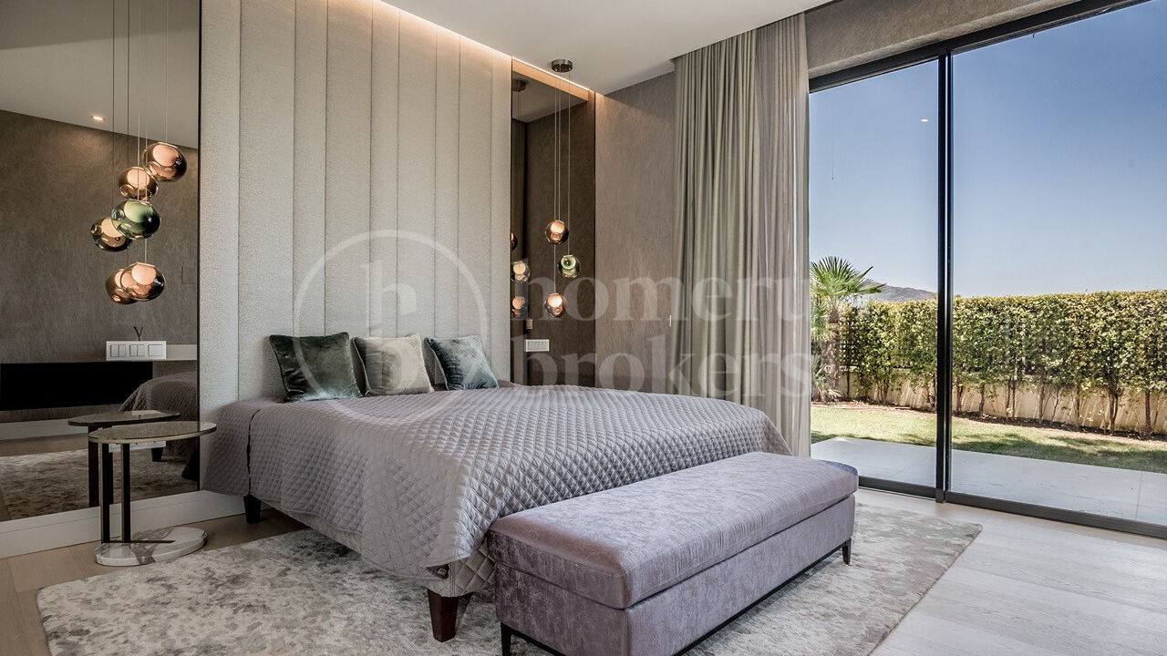 Villa Las Lomas - Contemporary Villa on Marbella Golden Mile