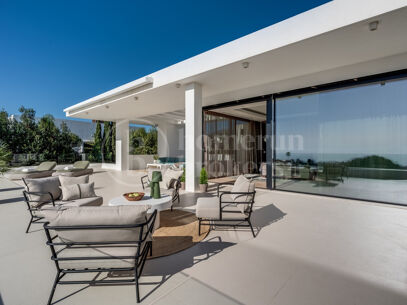 Villa Las Lomas - Contemporary Villa on Marbella Golden Mile