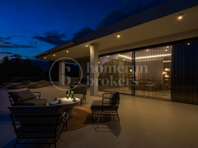 Villa Las Lomas - Contemporary Villa on Marbella Golden Mile