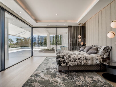 Villa Las Lomas - Contemporary Villa on Marbella Golden Mile