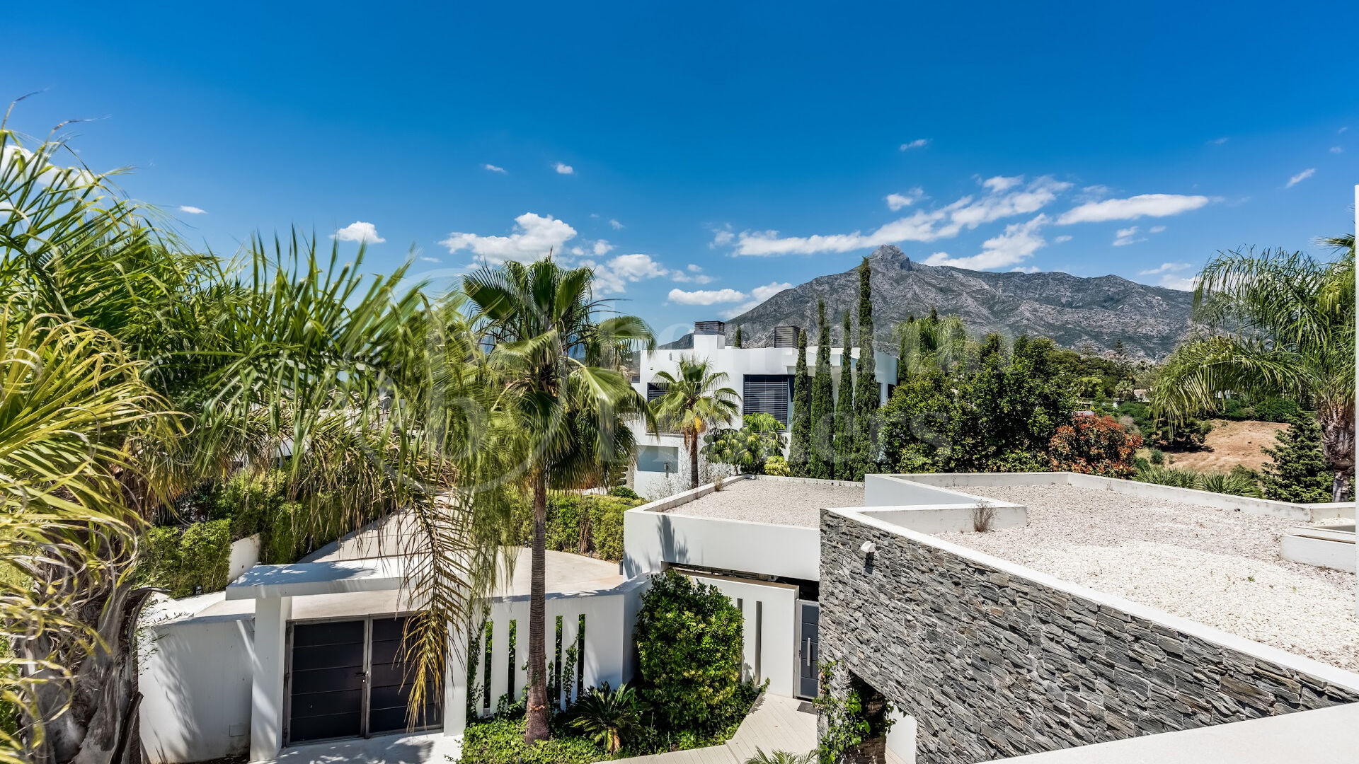 Villa Las Lomas - Contemporary Villa on Marbella Golden Mile