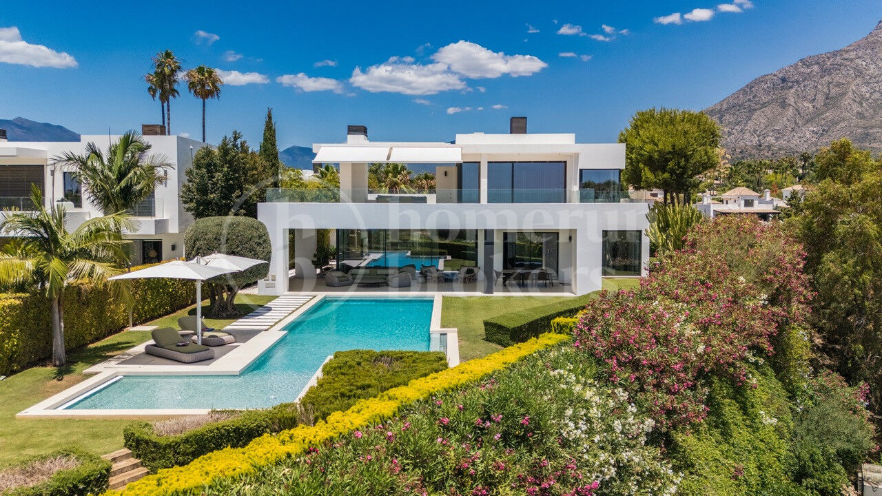 Villa Las Lomas - Contemporary Villa on Marbella Golden Mile