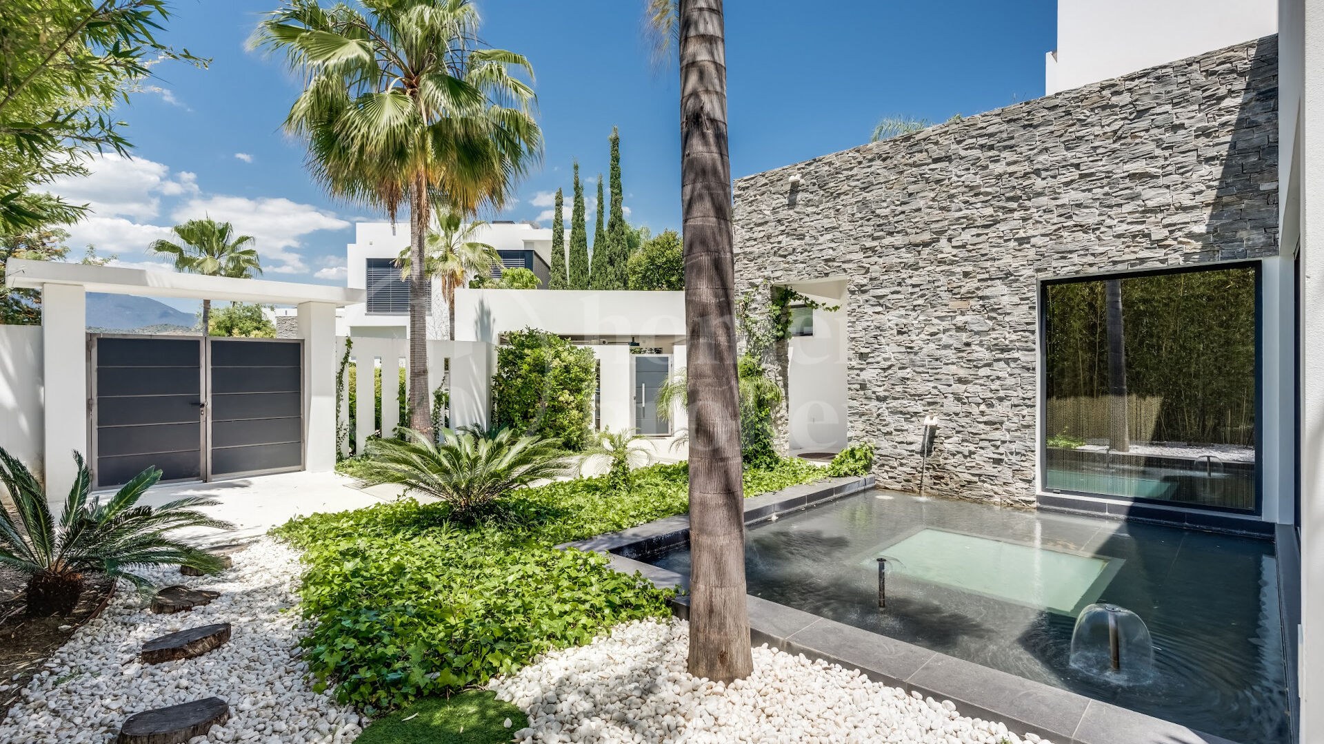Villa Las Lomas - Contemporary Villa on Marbella Golden Mile