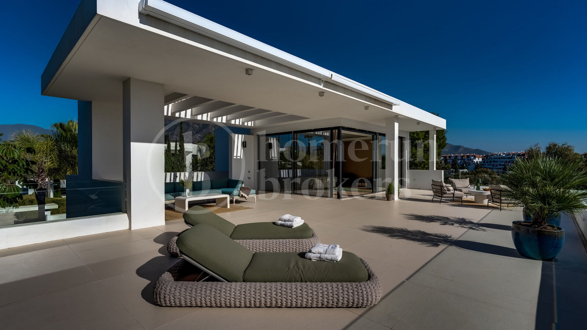 Villa Las Lomas - Contemporary Villa on Marbella Golden Mile