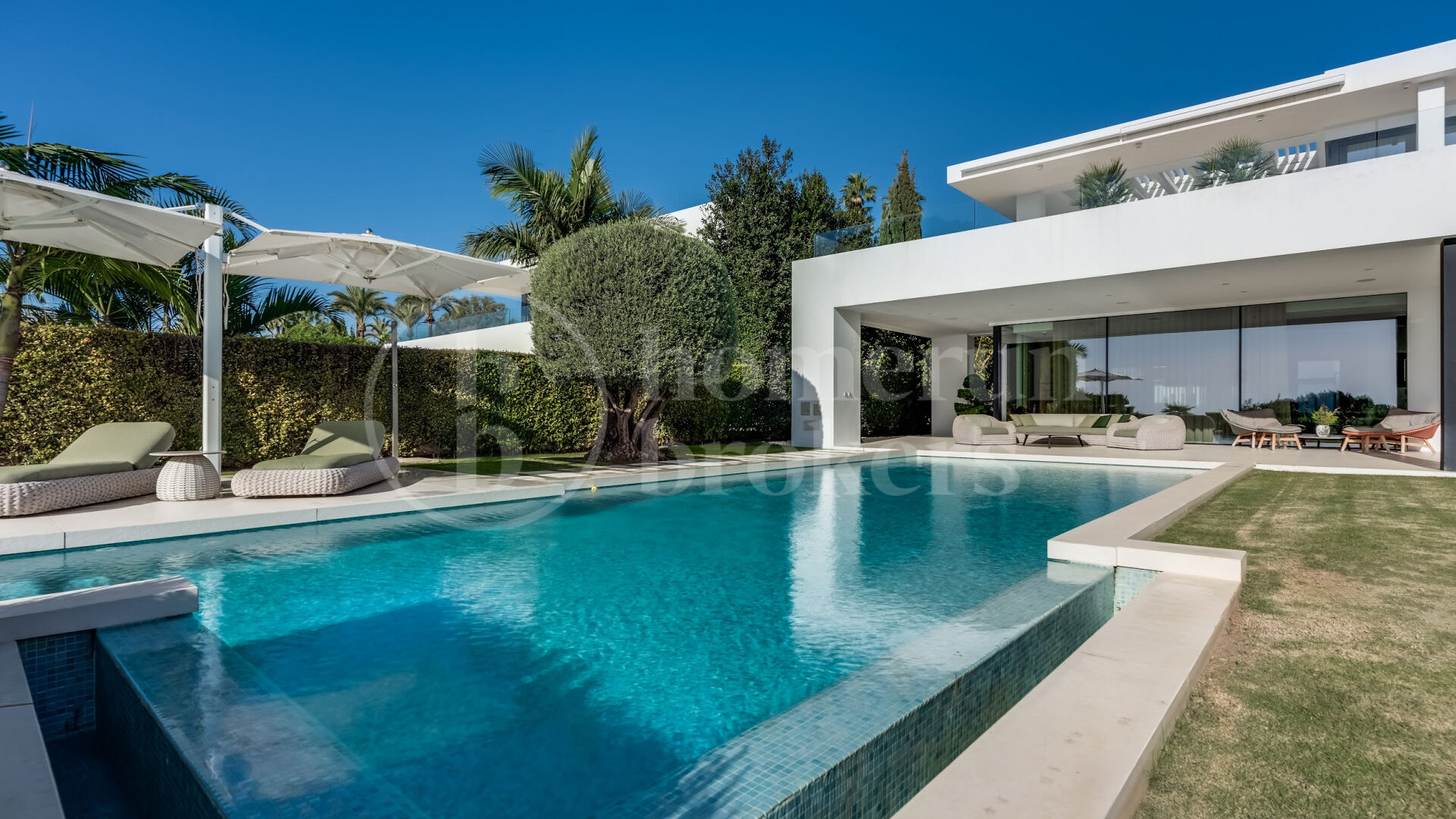 Villa Las Lomas - Contemporary Villa on Marbella Golden Mile
