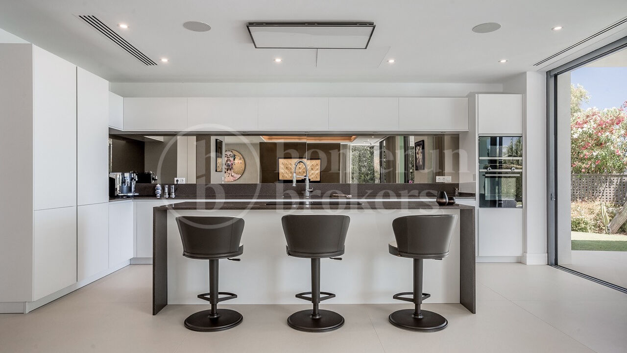Villa Las Lomas - Contemporary Villa on Marbella Golden Mile