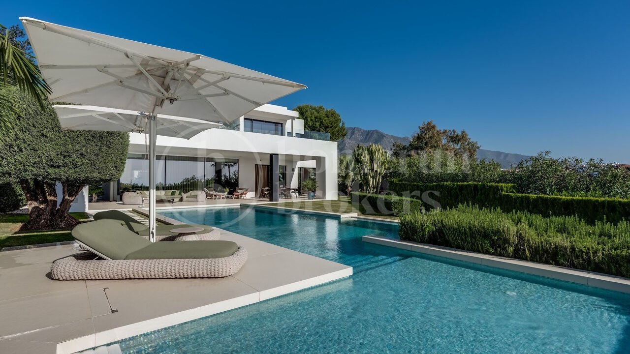 Villa Las Lomas - Contemporary Villa on Marbella Golden Mile