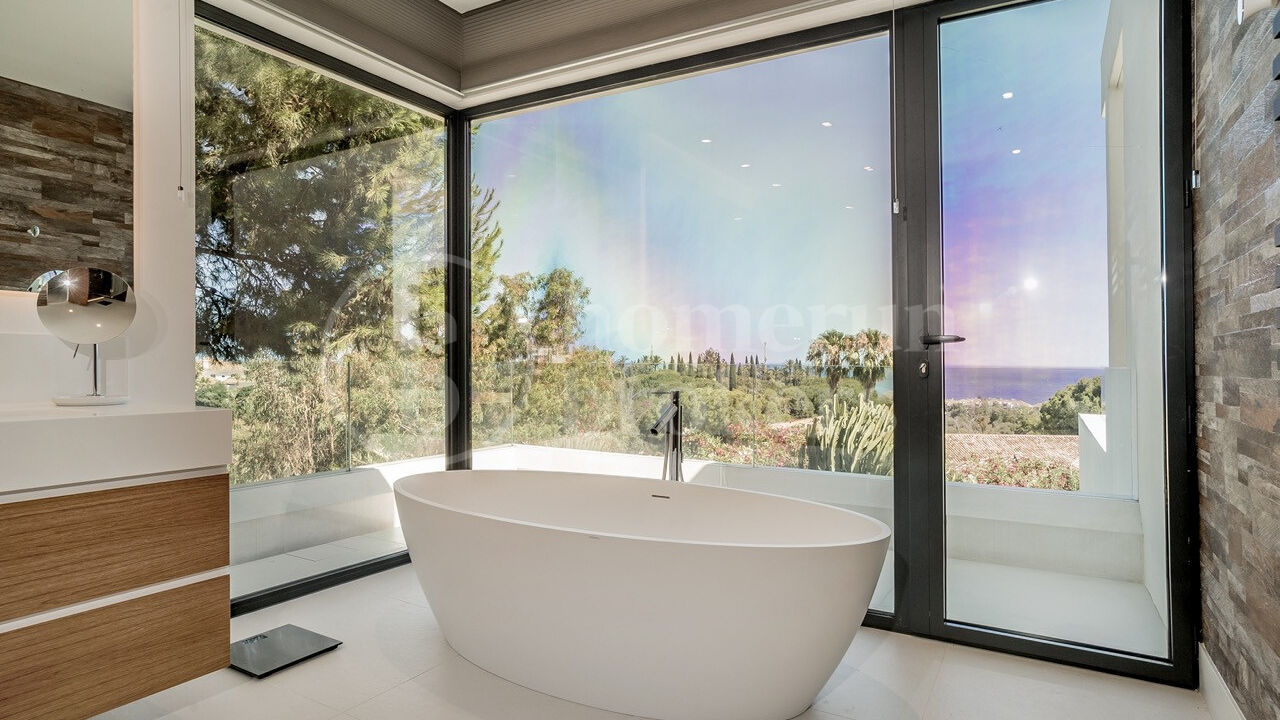 Villa Las Lomas - Contemporary Villa on Marbella Golden Mile