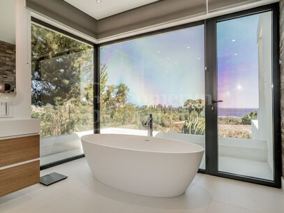 Villa Las Lomas - Contemporary Villa on Marbella Golden Mile