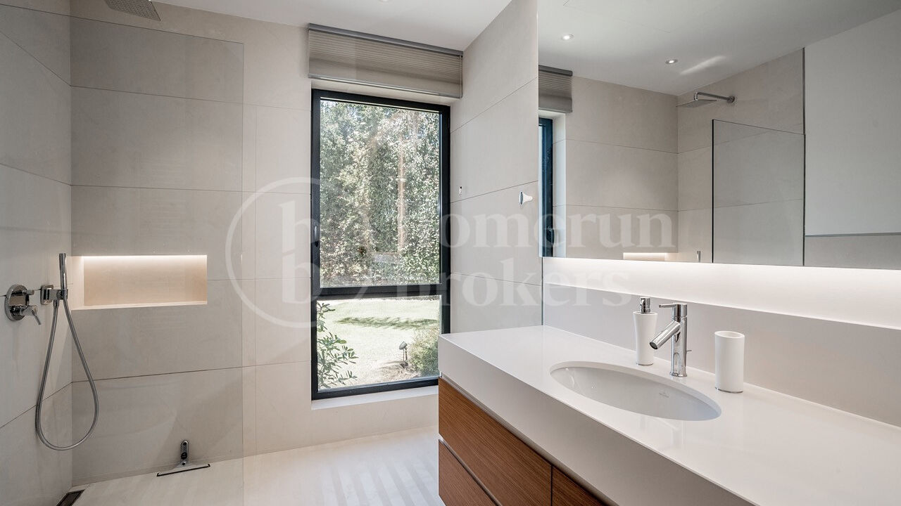 Villa Las Lomas - Contemporary Villa on Marbella Golden Mile