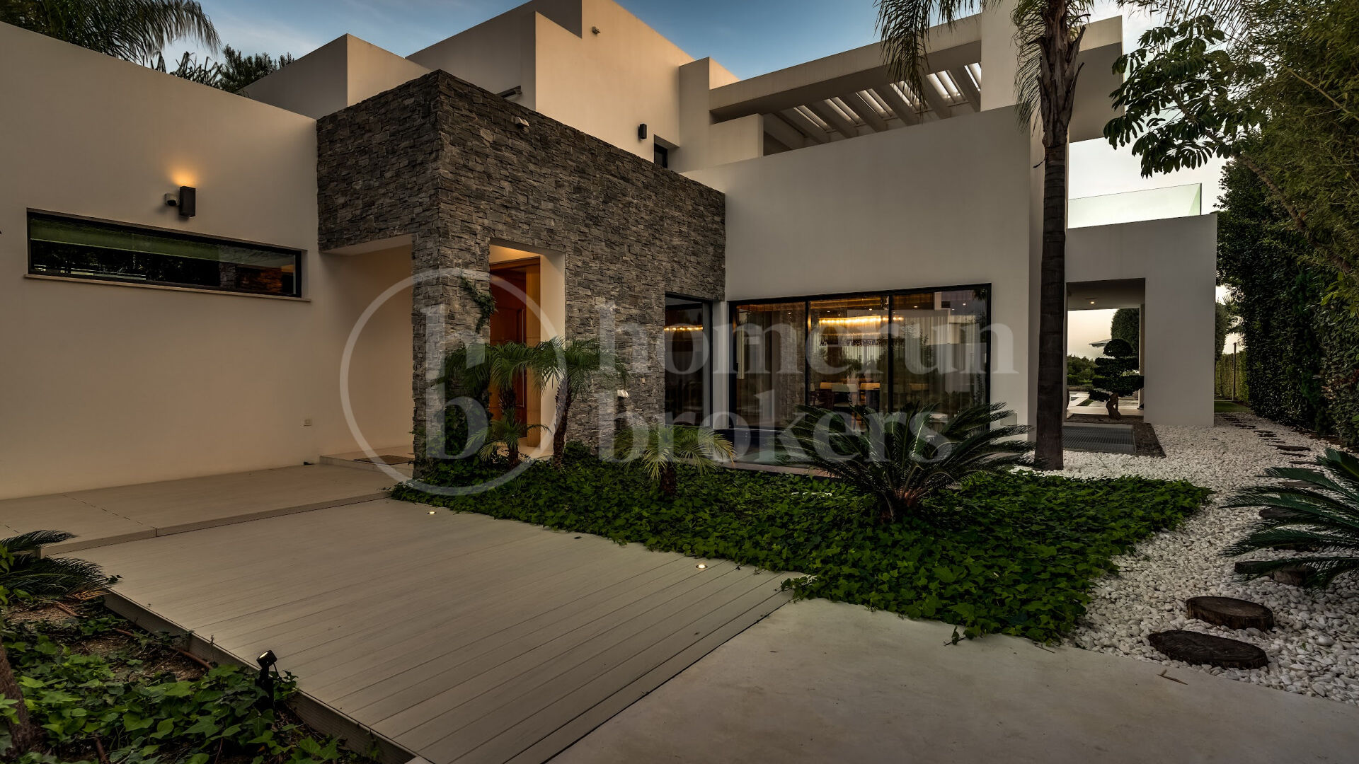 Villa Las Lomas - Contemporary Villa on Marbella Golden Mile