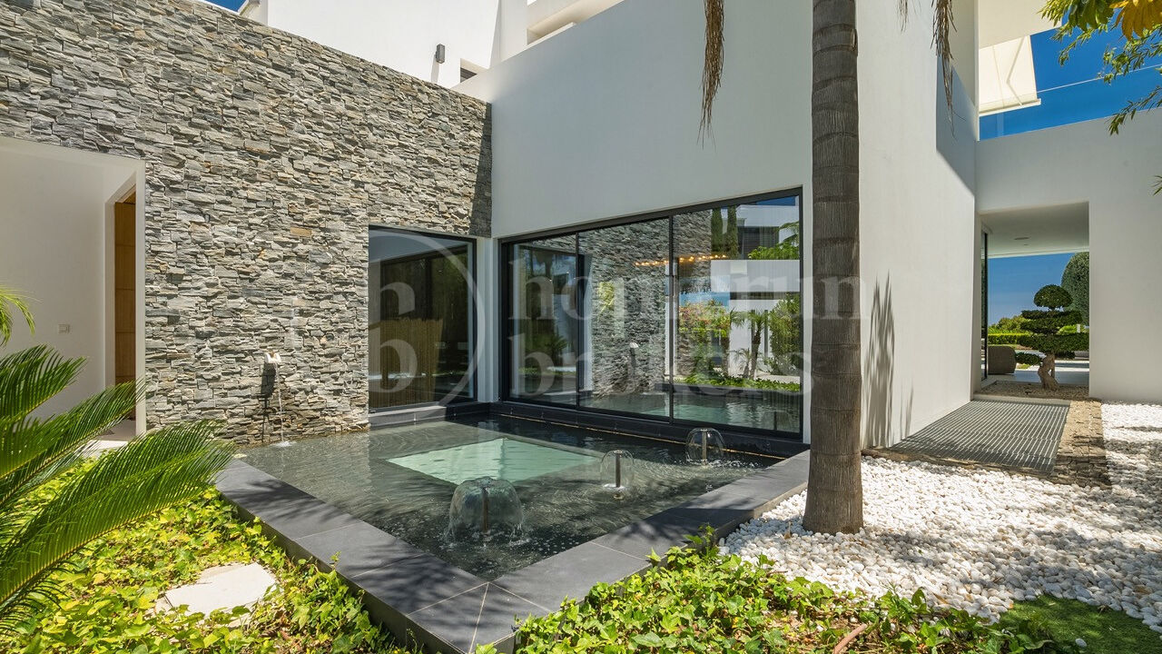 Villa Las Lomas - Contemporary Villa on Marbella Golden Mile