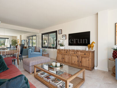 Casa Reina - Renovated Apartment on The Golden Mile