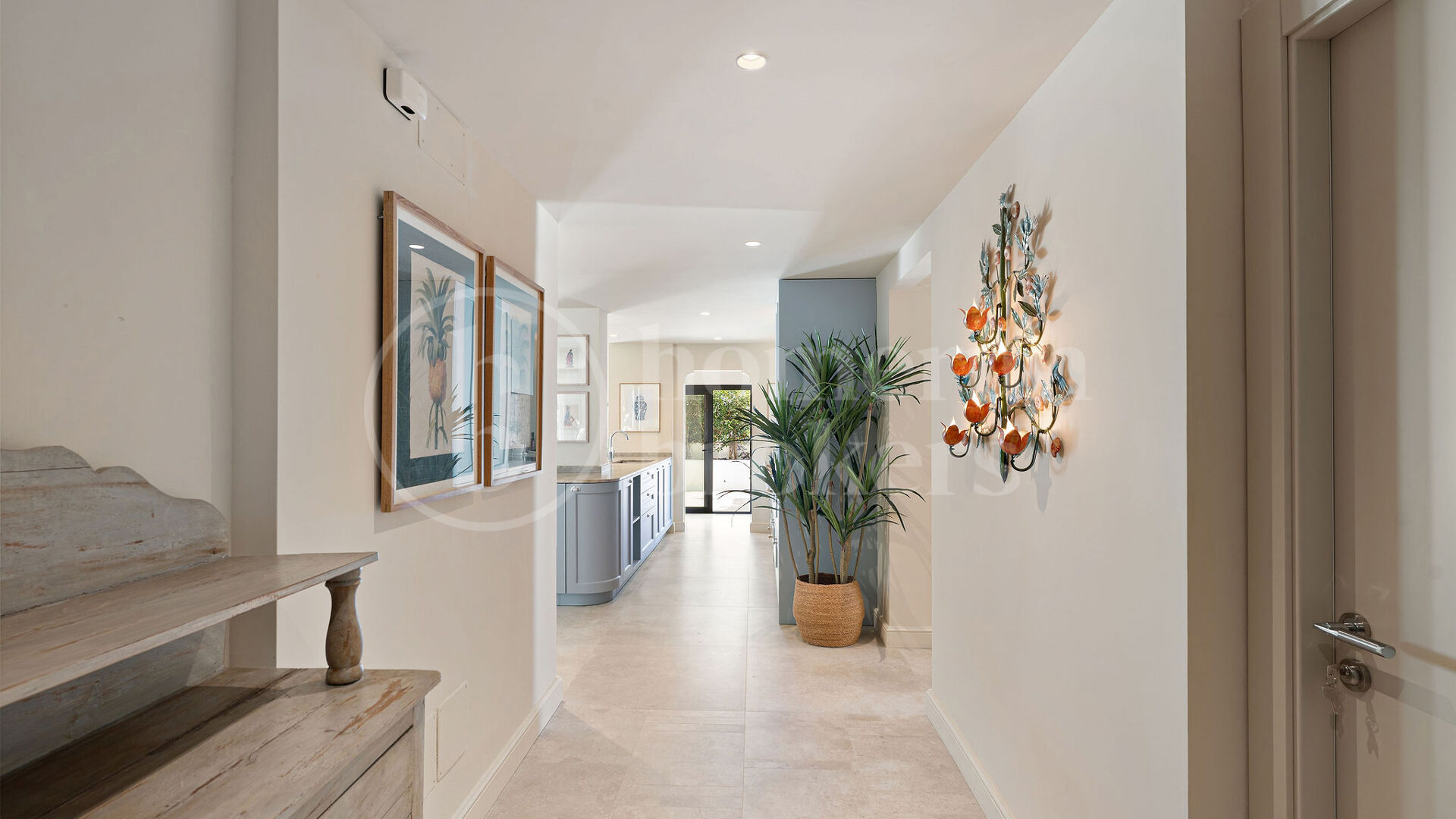 Casa Reina - Renovated Apartment on The Golden Mile