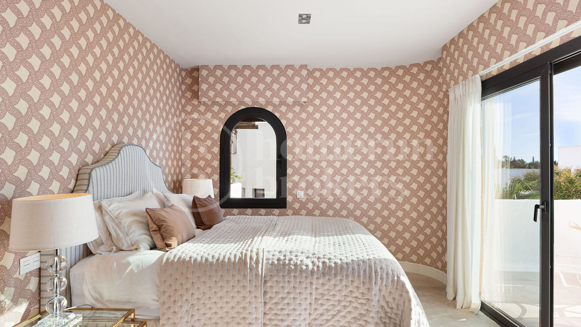 Casa Reina - Renovated Apartment on The Golden Mile