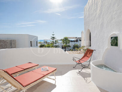 Casa Reina - Renovated Apartment on The Golden Mile