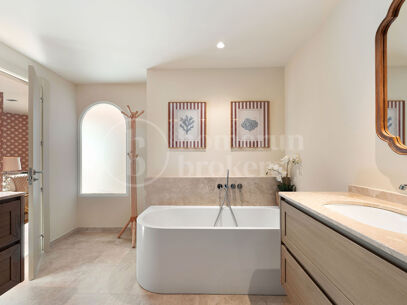 Casa Reina - Renovated Apartment on The Golden Mile