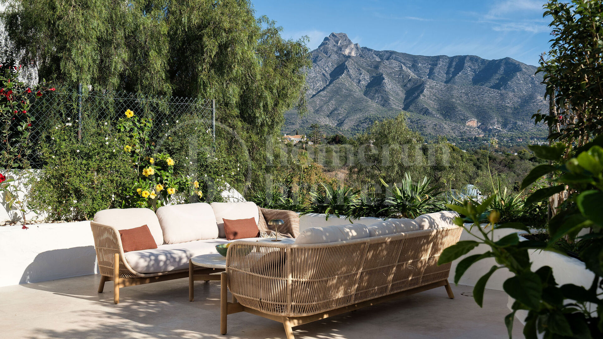 Casa Reina - Renovated Apartment on The Golden Mile