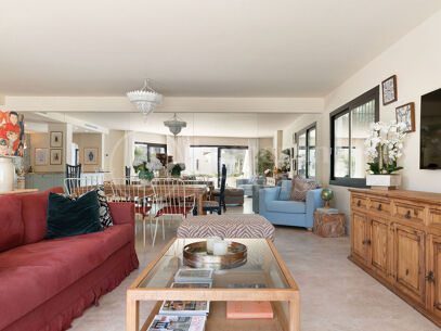 Casa Reina - Renovated Apartment on The Golden Mile