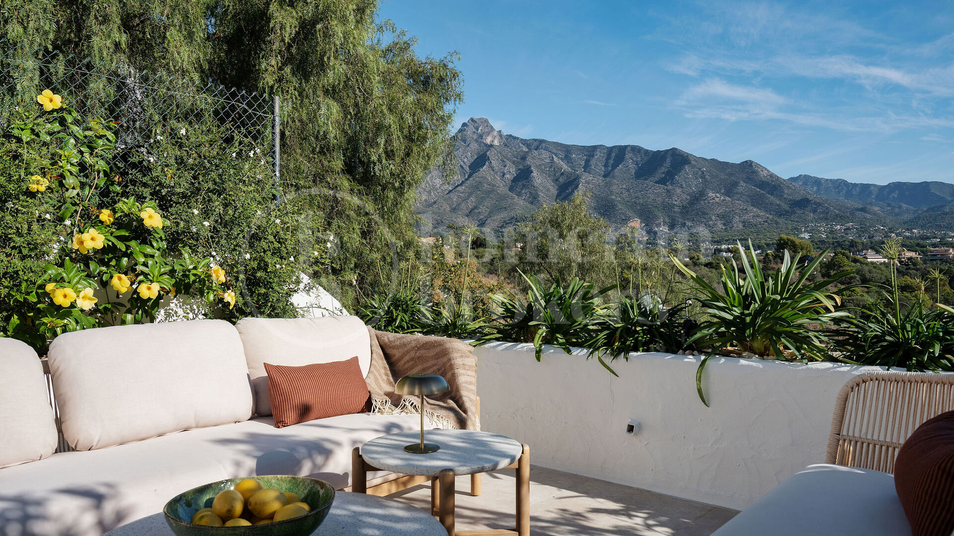 Casa Reina - Renovated Apartment on The Golden Mile