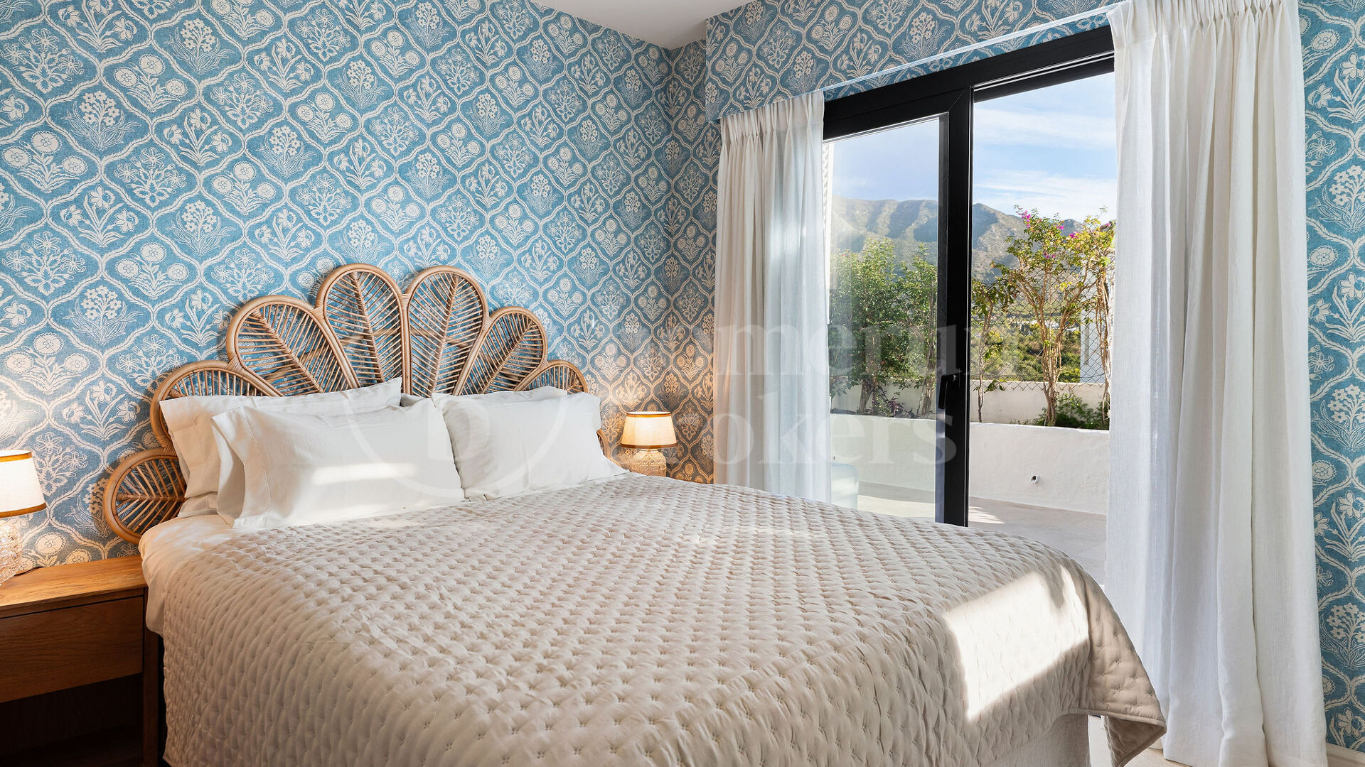 Casa Reina - Renovated Apartment on The Golden Mile