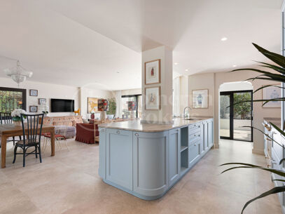 Casa Reina - Renovated Apartment on The Golden Mile