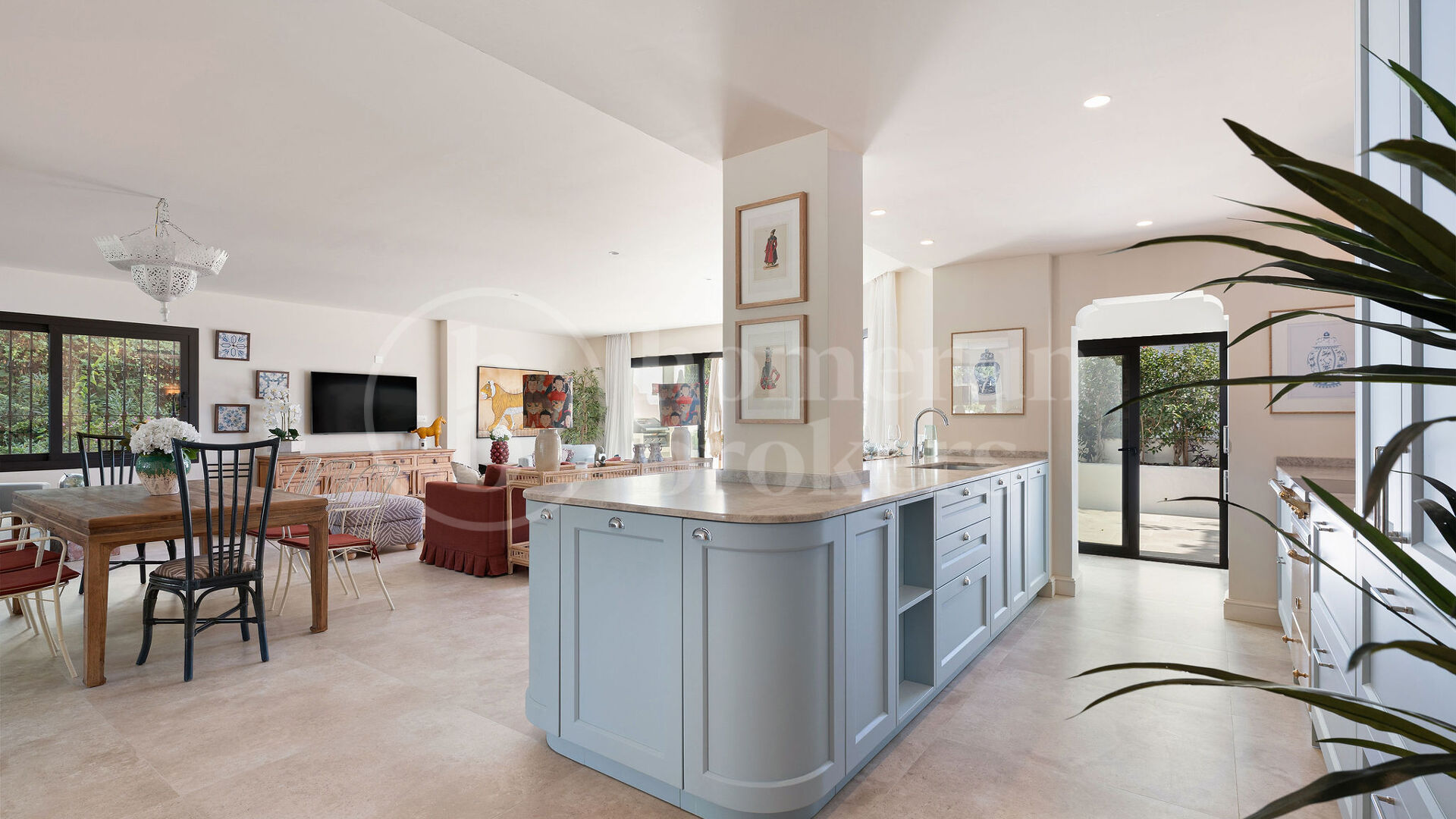 Casa Reina - Renovated Apartment on The Golden Mile