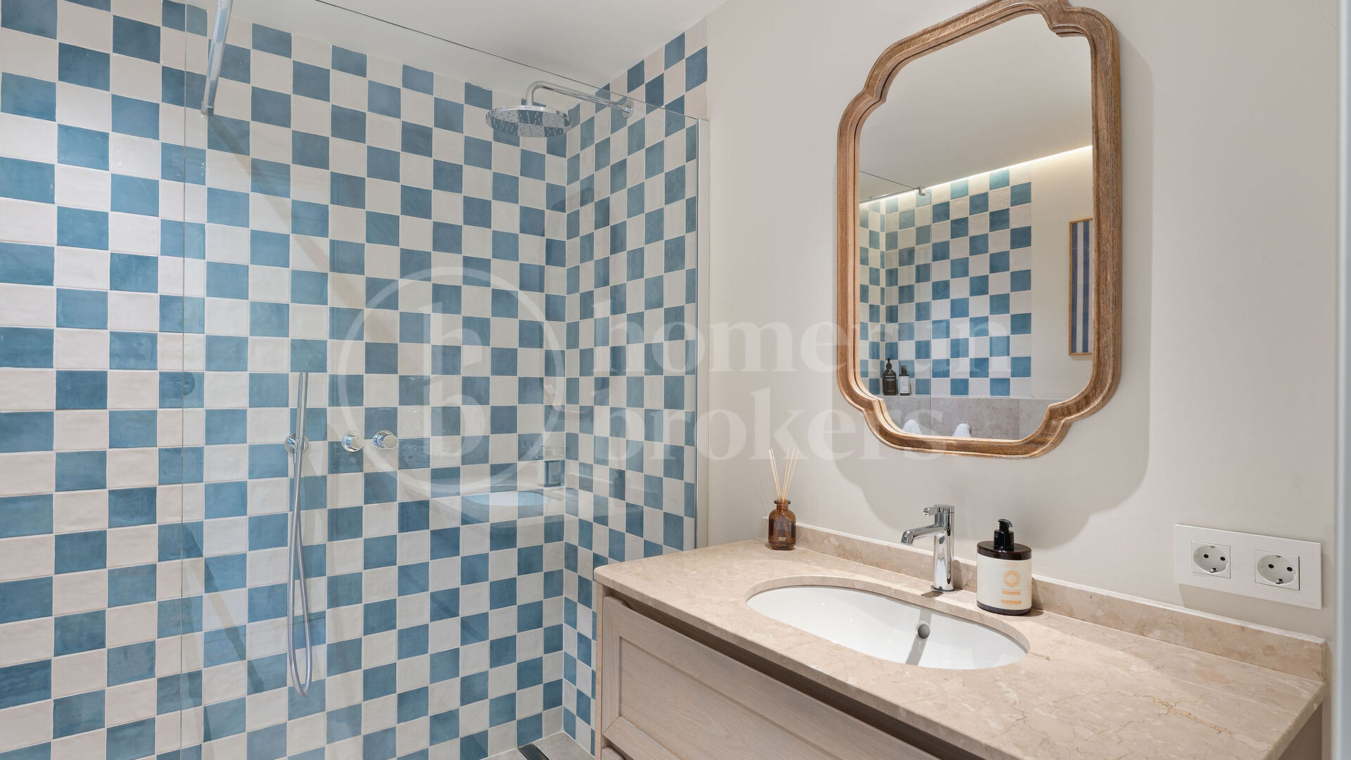 Casa Reina - Renovated Apartment on The Golden Mile