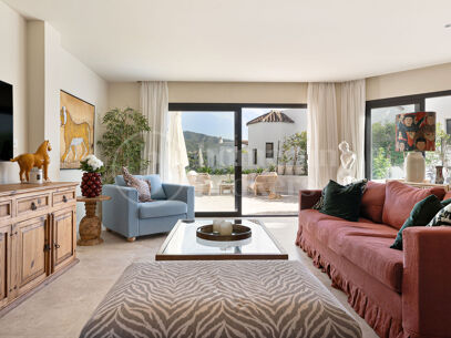 Casa Reina - Renovated Apartment on The Golden Mile