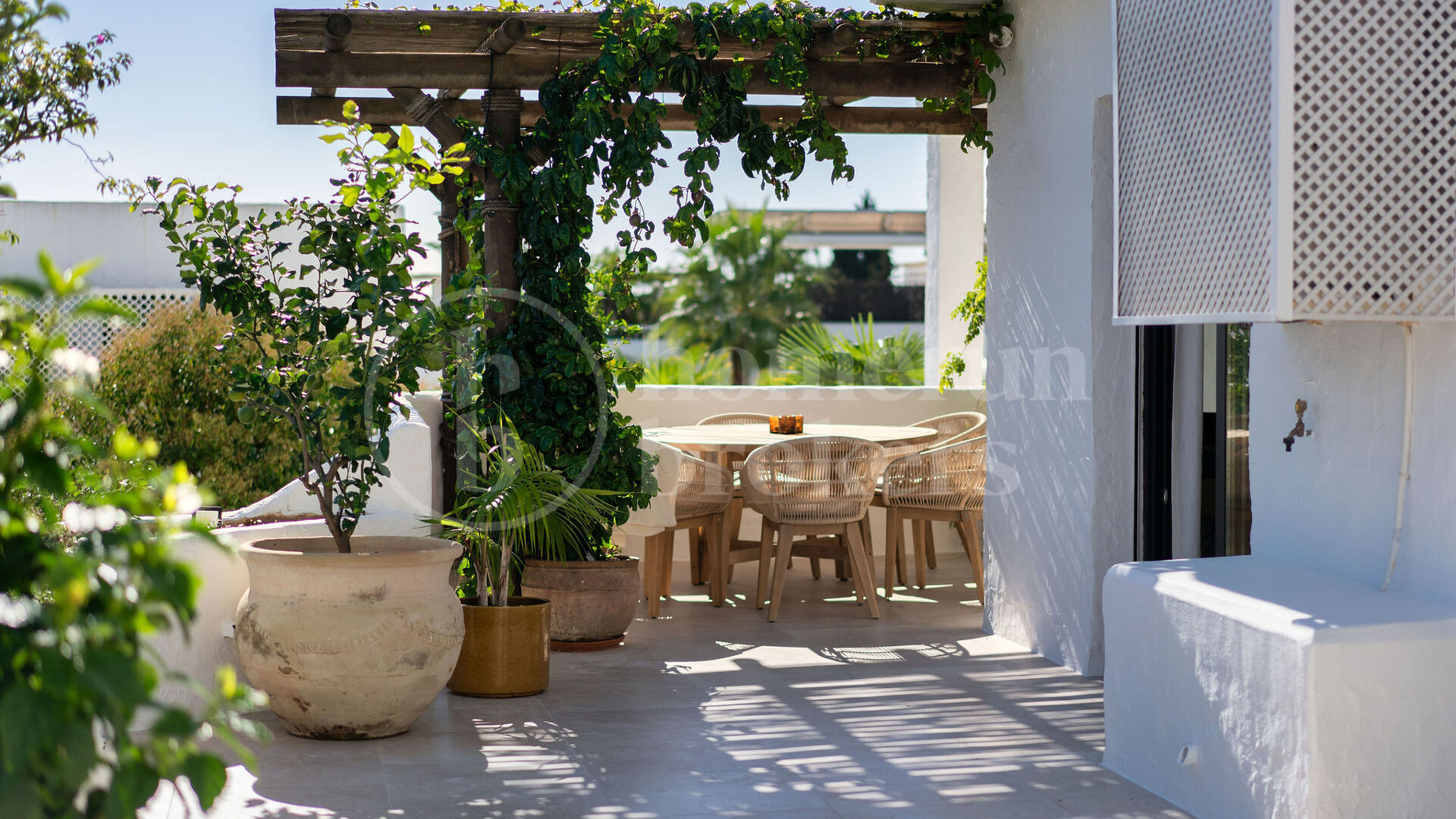 Casa Reina - Renovated Apartment on The Golden Mile
