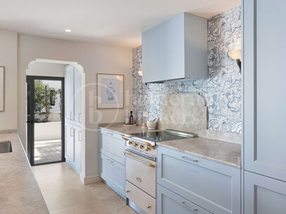 Casa Reina - Renovated Apartment on The Golden Mile