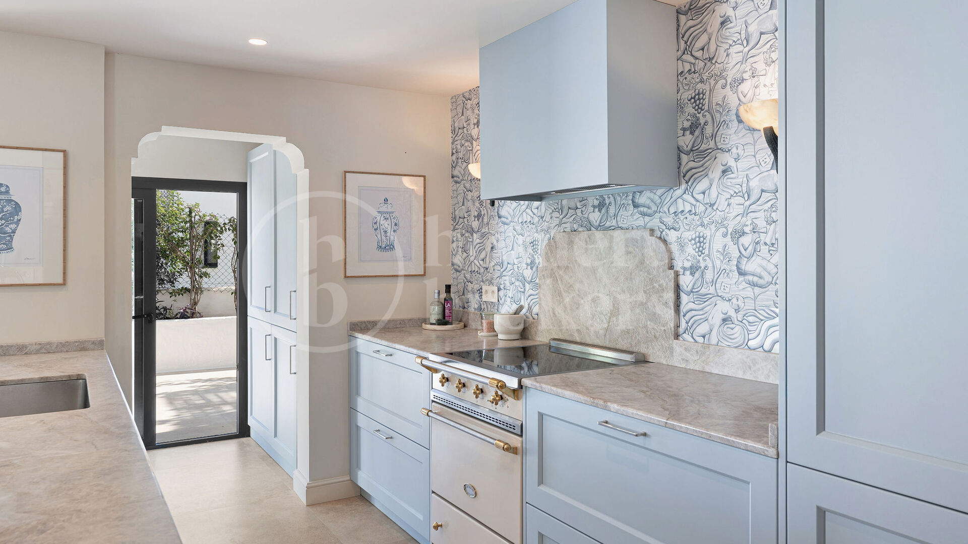 Casa Reina - Renovated Apartment on The Golden Mile