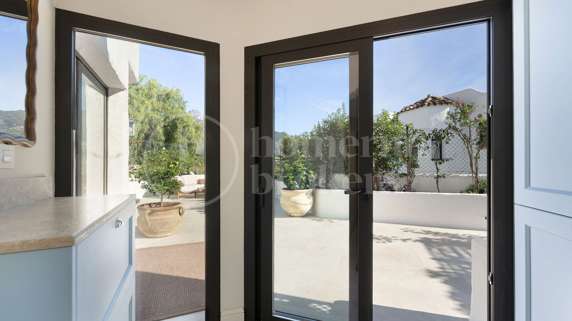 Casa Reina - Renovated Apartment on The Golden Mile