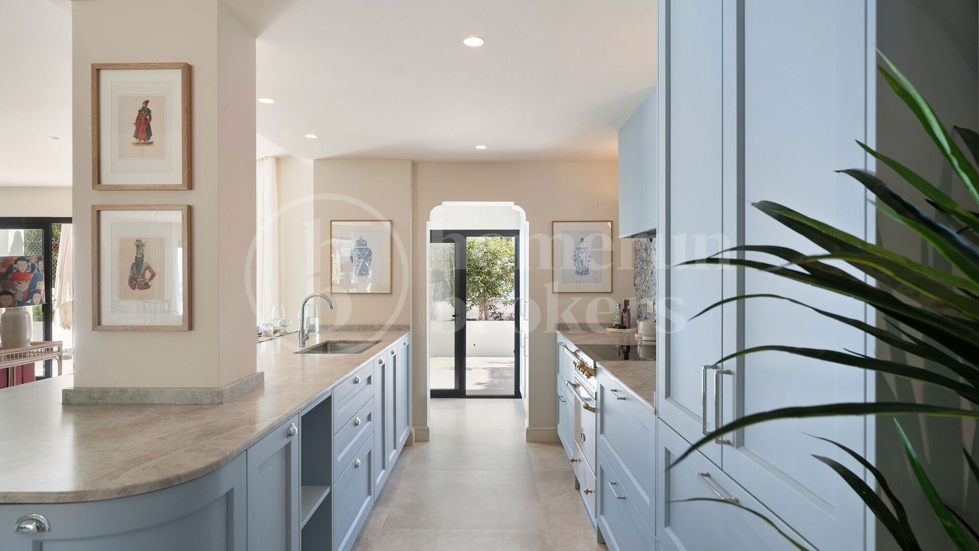 Casa Reina - Renovated Apartment on The Golden Mile