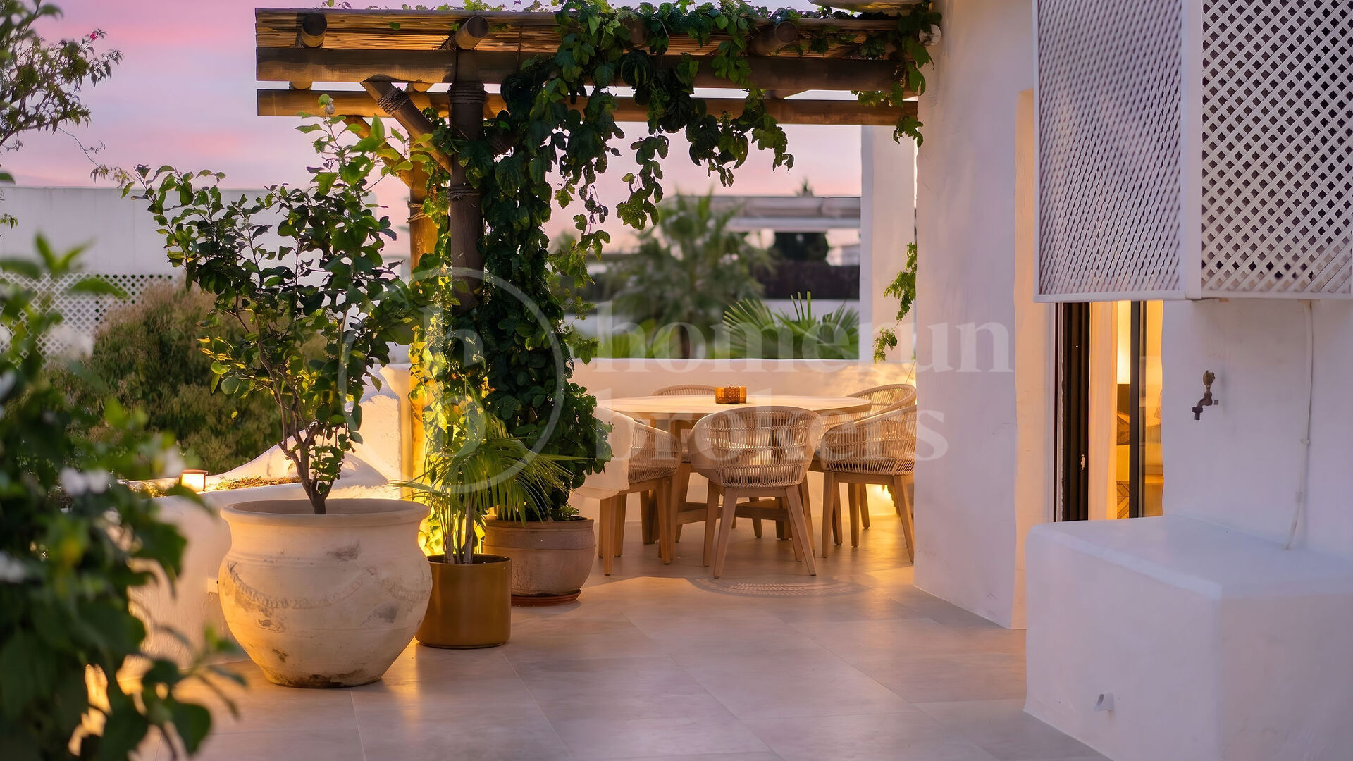 Casa Reina - Renovated Apartment on The Golden Mile