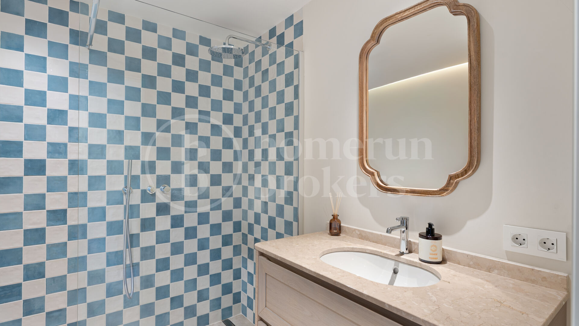 Casa Reina - Renovated Apartment on The Golden Mile